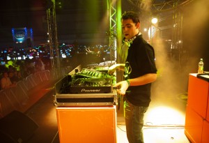 2011-11-25 Pack4Dreamhack DJ Hance op mainstage
